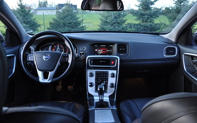 Volvo V60 cena 52400 przebieg: 219000, rok produkcji 2015 z Starachowice małe 667